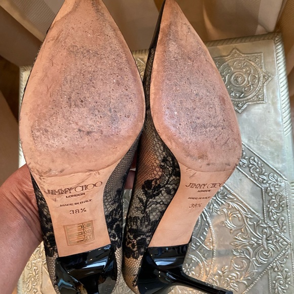 Virtually new lace and patent leather pumps. Jimmy Choo. - Picture 3 of 7